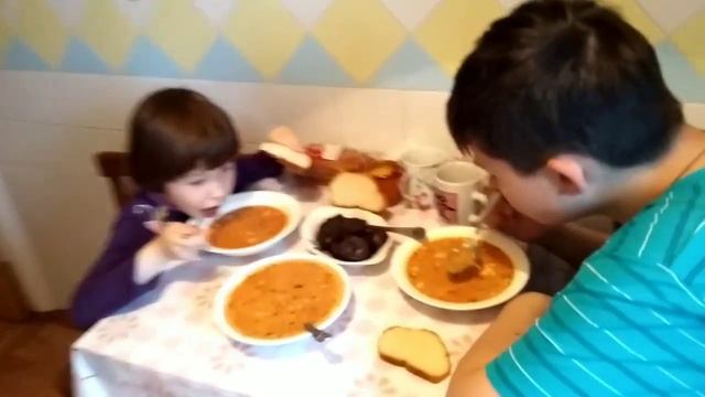 Готовлю пиццу. Что мы едим. Что купила в Херсоне. Покуп? смотреть онлайн