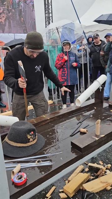 ОГРОМНЫЙ ТОПОР ПРОТИВ НОЖА | ЗАРУБА #ножи #топор #knifeskills