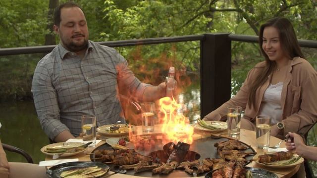 Гриль стіл UNO. Круглий мангал з поверхнею для смаження