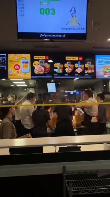 🍟Макдональдс в Питере последние минуты работы… смотреть онлайн