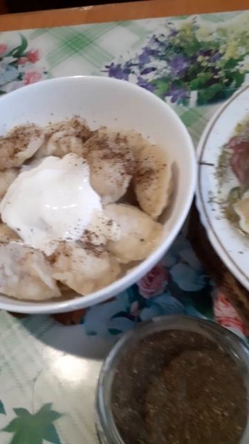 пельмени домашние со сметаной и маслом #живем в деревн смотреть онлайн