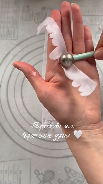 Прекрасные пионы 🤍 готовимся к весне #свечиручнойраб смотреть онлайн