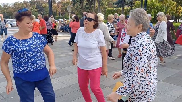 ЗАБЛУДИЛАСЬ ОСЕНЬ СРЕДЬ БЕРЕЗ ДА СОСЕН ❤️ТАНЦЫ❤️ ХА смотреть онлайн