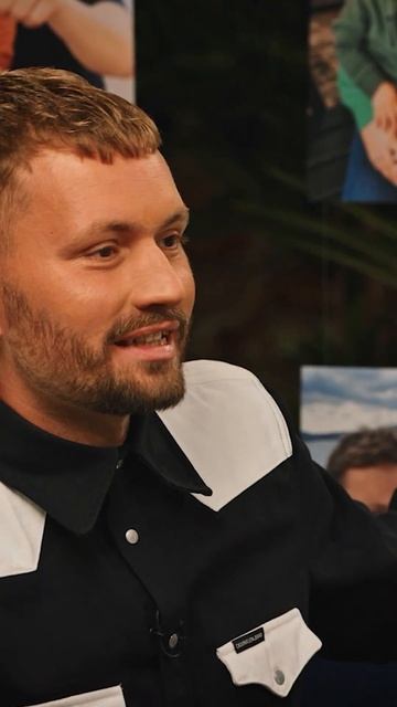 У Трифонова есть отдельный телефон для фото его сына? ( смотреть онлайн