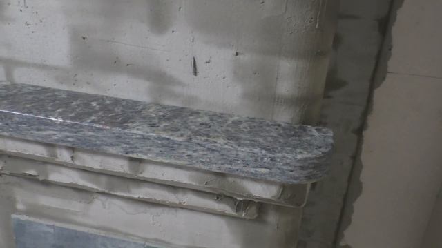 Отделка кирпичной печи в деревне.