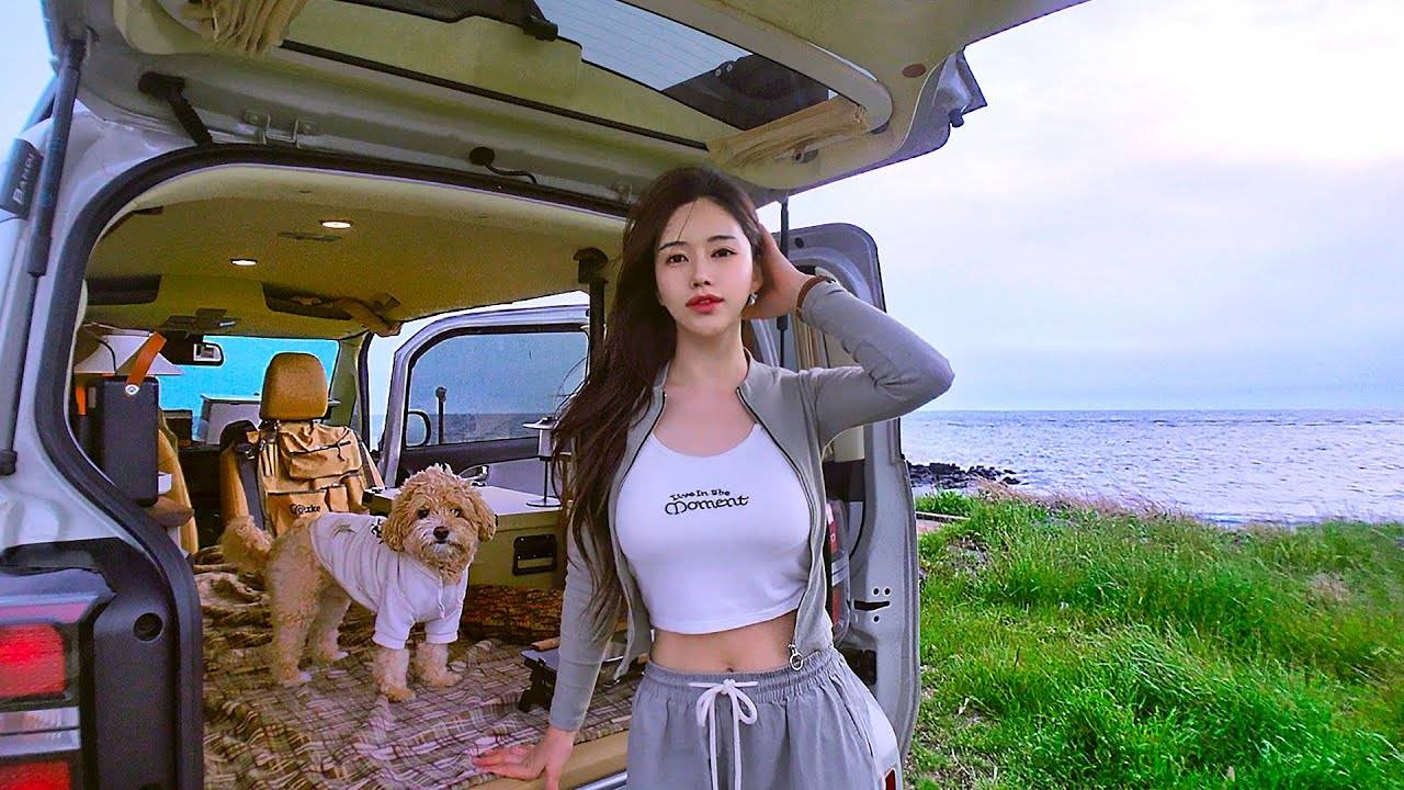 Отдых на природе в машине с собакой на берегу синего моря | Мини вен🚙 смотреть онлайн