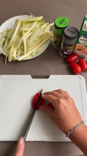 МОДЕЛИ ЕДЯТ ЭТО ПЕРЕД ПОДИУМОМ…. #fitness #youtubeshorts #eat #healthyf смотреть онлайн