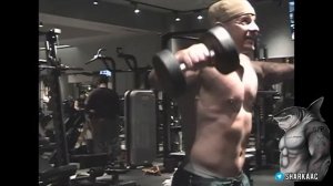 ИЩЕМ МАЙКУ ВАЙФУ В ЯПОНИИ | ТРЕН ТВИНС НА РУССКОМ