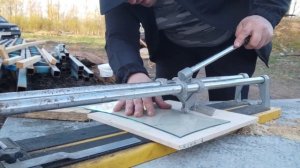 режу плиткорезом  стекло.