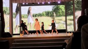 танец "Возвращайся домой"