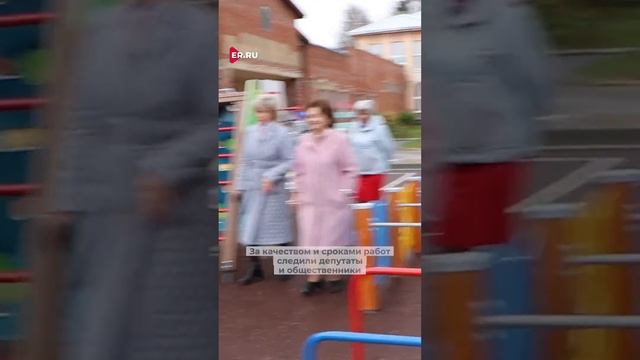 Зона для занятий футболом и игровые комплексы. смотреть онлайн