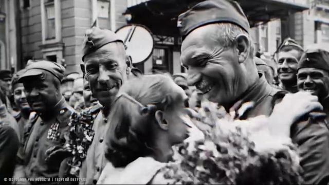 Музыка, хроника и нейросети — вместе создали живое напоминание о том, какой ценой досталась Победа смотреть онлайн