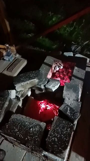 костер разжигаем, будем печь картошку, может шашлык смотреть онлайн