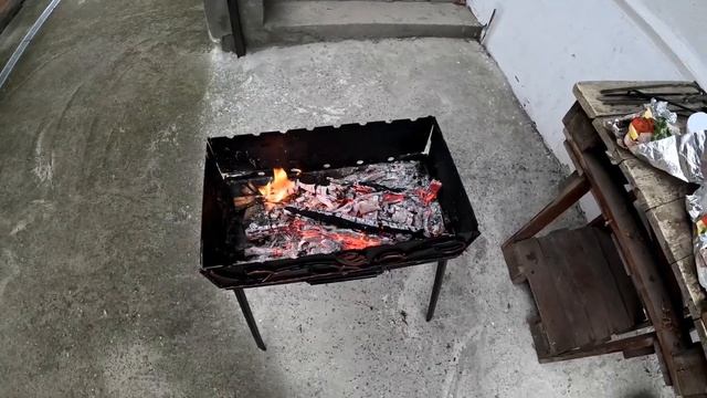 Шампиньоны на шампурах и хек в фольге на углях!Очень п? смотреть онлайн