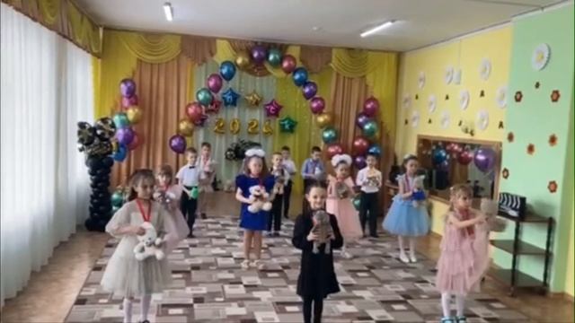 Танец "Прощайте, игрушки" на выпускном в детском саду смотреть онлайн