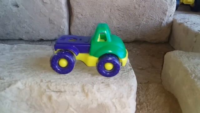 Make Friends In Toy Cars / Подружитесь в игрушечных машинках /  O'yinchoq Mashinalar Do'stlashish #