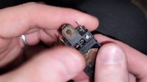 Ремонт кнопки электрического чайника Чайник постоянно включен и кипит Есть решение