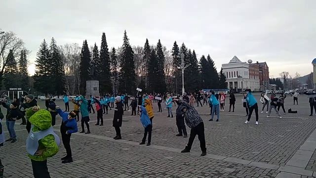 На Центральной площади проходит Всероссийская зарядка "Будь здоров" смотреть онлайн