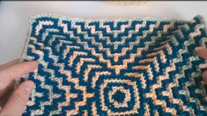 Плед из мозаичных квадратов крючком. Разбираем как связать