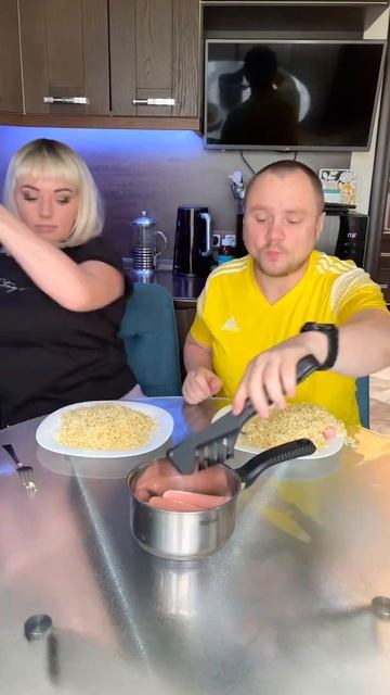 Кто любит сосиски? Там есть мясо 😂 ? #shorts от Ospen4iki смотреть онлайн