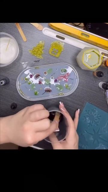 Заливка подставки с эпоксидной смолы с сухоцветами 🥀 смотреть онлайн