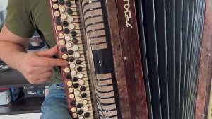 Дарите женщинам цветы /УЧИМСЯ ИГРАТЬ на баяне/