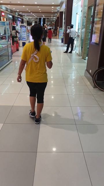 Гипермаркет. Большой магазин в Тагбиларан. Огромное к? смотреть онлайн