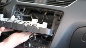 Как снять штатную магнитолу: Skoda Octavia A7