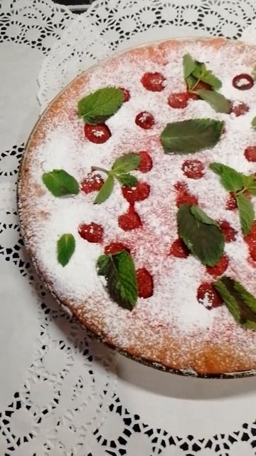 Пирог с малиной и листьями мяты🍵🍵🍵 смотреть онлайн