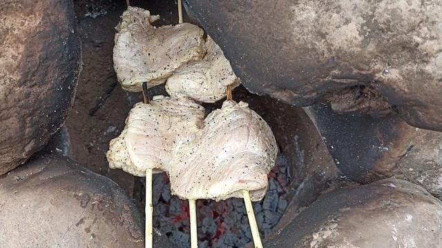 ГОТОВЛЮ БУШКРАФТ БАРБЕКЮ и дегустирую дешманское пив? смотреть онлайн