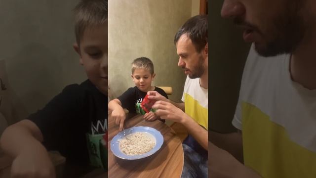 Тимур и папа едят ужасно острую лапшу смотреть онлайн