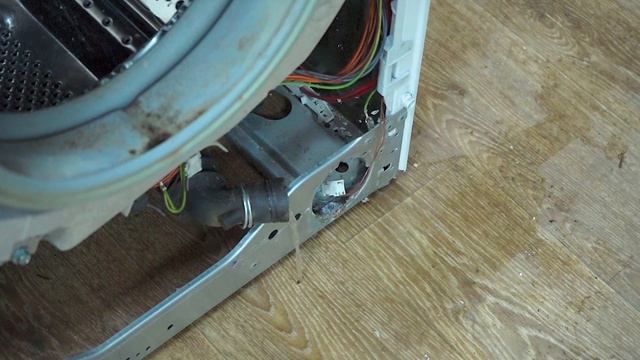 Замена сливного насоса стиральной машины Bosch.