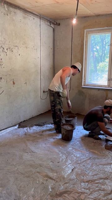 Первый слой стяжки в летней кухне.