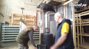 Проход печной трубы в стене, а не через крышу в бане Ба?