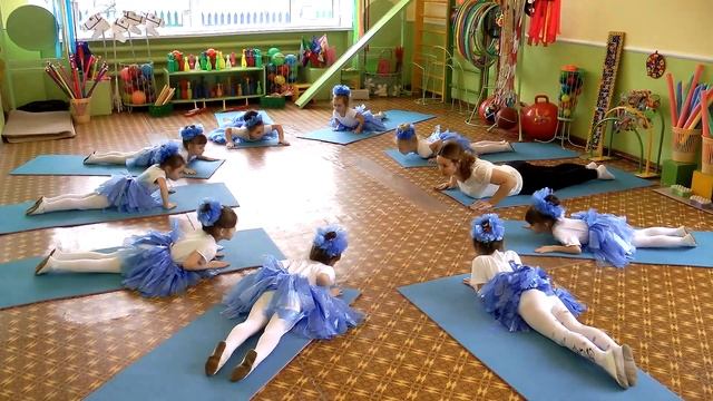 Горизонтально пластичний балет та тему: «Дві сніжинки» за методикою М.М. Єфименко смотреть онлайн