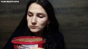Влог Марта Рива, любимый блогер. Ест глиняное печенье ?