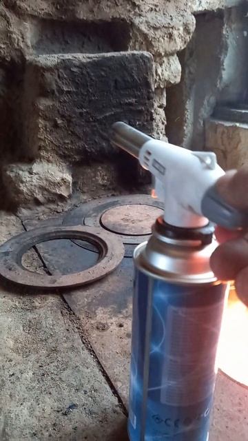 Выключил горелку газового баллончика, а внизу Огонь у? смотреть онлайн