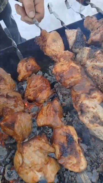 Жарим шашлык #рекомендации #зима #рекомендации смотреть онлайн