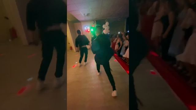 Выпускной вечер 9 класса в Москве, прошёл на ура! #кавер смотреть онлайн