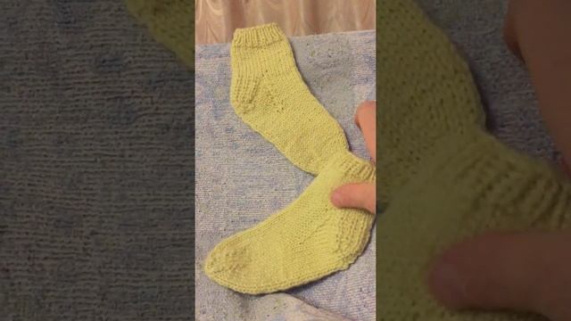 Носки на малыша смотреть онлайн