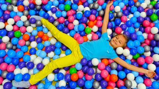 ВЛОГ Развлекательный центр с подружкой _ Видео для детей смотреть онлайн