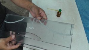 Как клеить пластик (Ремонт дверцы морозильной камеры)