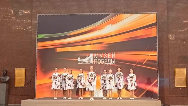 Победа в двух шагах, А. Гилев, В. Сергеев, исп. эстрадный ансамбль студии Юные Александровцы смотреть онлайн