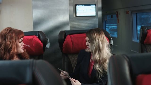 Тизер песни и клипа «Танцую». Исполнители: Ева и Настя смотреть онлайн