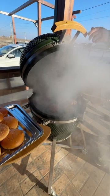 Как работает керамический гриль «Яйцо» за 30 секунд! смотреть онлайн