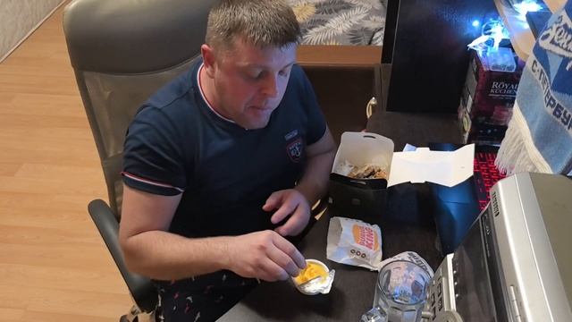 МУКБАНГ. Бургер АНГУС, КАРТОШКА, СОУС 4 СЫРА И ВОППЕР "Д? смотреть онлайн