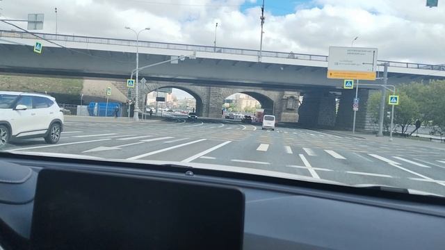 Катаемся на электрическом Москвиче по Москве. Тест-драйв электро-москвича.