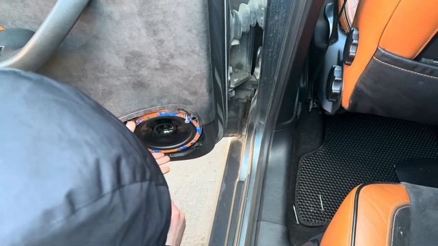 Замена штатных динамиков в Seat Altea Freetrack на DL Audio Gryphon Lite 1 смотреть онлайн