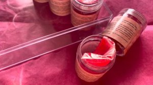 Розовая женщина