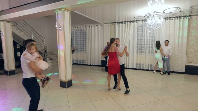 А на нашій вулиці Йдуть дівчата українське весілля весільна музика смотреть онлайн